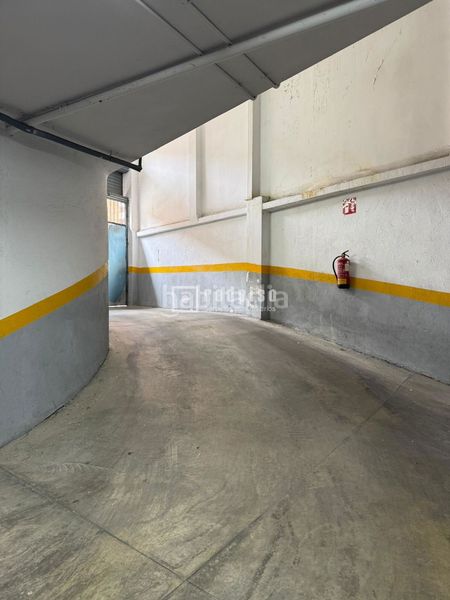 Foto 8bea0dcd-3439-4e8a-833b-c6c36d411770. Aparcament cotxe a Los Rosales Madrid