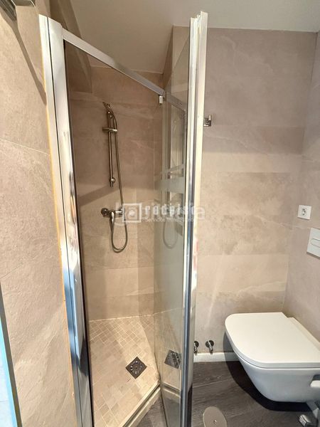 Foto 97c102ca-92ce-4a62-a773-5197a307004a. Flat with heating in Los Rosales Madrid