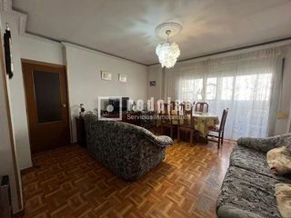 Etagenwohnung in Caballería Española