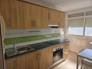 Location Appartement  Calle lope de rueda. Piso estudiantes junto a parada de bus