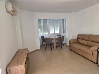 Location Appartement  Calle lope de rueda. Piso estudiantes junto a parada de bus