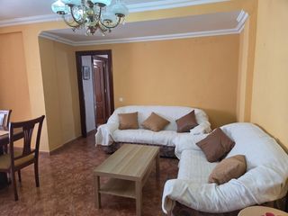 Rent Flat  Calle corregidor nicolás isidro. Piso estudiantes 1500 -  carranque metro málaga