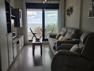 Rent Flat  N-340. Piso 1ª línea de playa, vista frontal al mar
