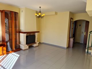 Casa adossada a Avenida Brisa del Mar