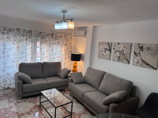 Rent Flat in Calle villafuerte 6. Piso estudiantes en el palo. a 400 de playa y paseo maritimo.