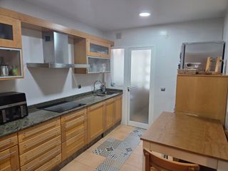 Miete Etagenwohnung  Avenida de carlos haya. Piso junto al hospital carlos haya
