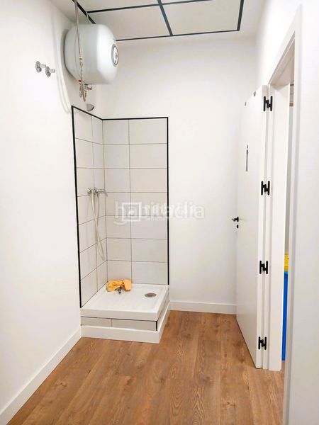 Foto b25930a2-38ba-4254-8901-2a39737df4af. Local comercial a Humanes de Madrid