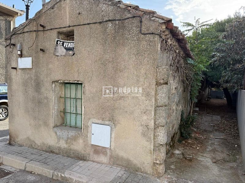 Foto d55638f4-41ed-4ae8-ba42-c0c41d619c3a. Terreny residencial a Valdemorillo pueblo Valdemorillo
