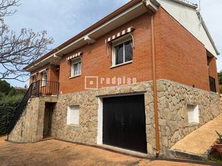 Xalet en Cerro Alarc�n. Chalet independiente en urbanizaci�n cerro alarc�n  valdemorillo