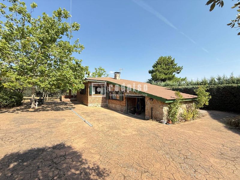Foto cc998862-685f-4018-801a-0c406a1806b2. Xalet amb calefacció aparcament piscina a Mojadillas-Parque de las Infantas-El Paraiso Valdemorillo