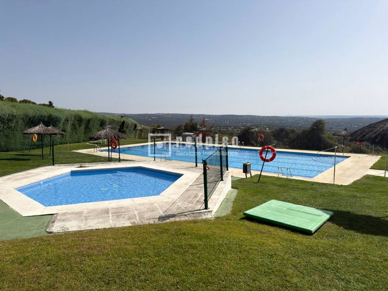 Foto 04da0157-2d76-4965-bdff-a67dc6a32d49. Xalet amb calefacció aparcament piscina a Navalagamella