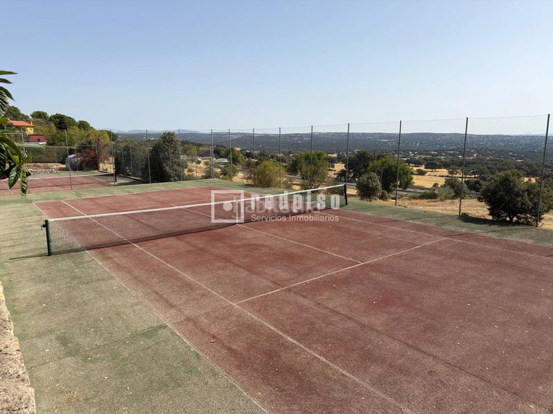 Foto 463a5b3f-9827-4ede-85ee-36e89d702be0. Xalet amb calefacció aparcament piscina a Navalagamella