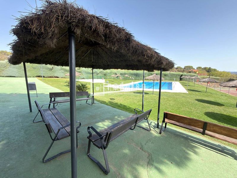 Foto a0686751-c1eb-4638-8cf8-7148fbfe381d. Xalet amb calefacció aparcament piscina a Navalagamella