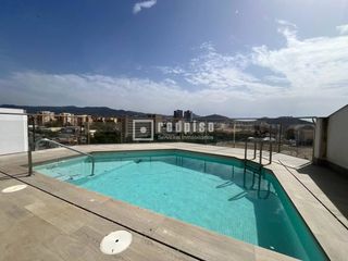Location Appartement  Segismundo moret. Céntrico piso con piscina comunitaria ideal personal sanitario y