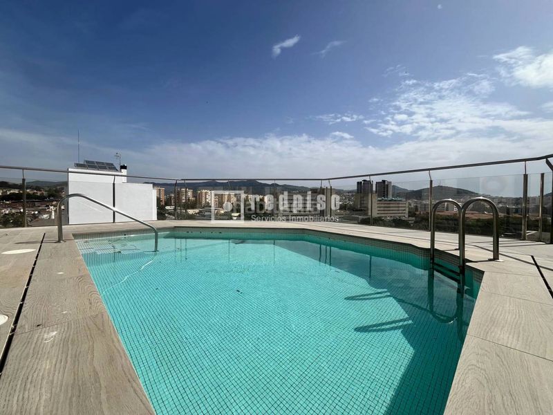 Foto 1b0bb970-e97d-48a4-bb3f-aa1d01753558. Rent flat with heating pool in Parque Victoria Eugenia Málaga