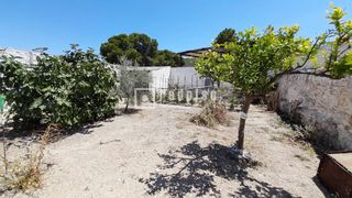 Casa en Humilladero. Humilladero la inversión que crece sola. amplia casa con jardín