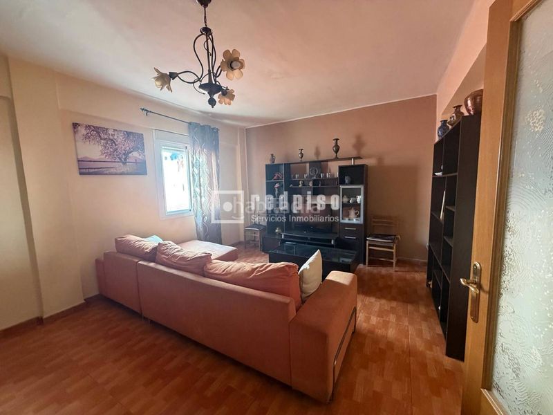 Foto d7e47ef5-ca46-41b3-8b0b-95d183582bef. Rent flat in Los Castillejos - La Trinidad Málaga