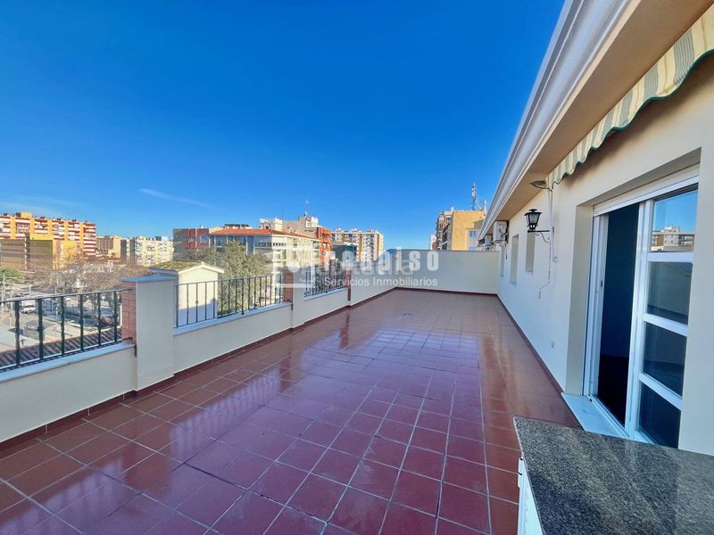 Foto b29003b0-5d5c-4a58-bebb-2d461866bb83. Àtic amb calefacció aparcament a Centro Torre del Mar