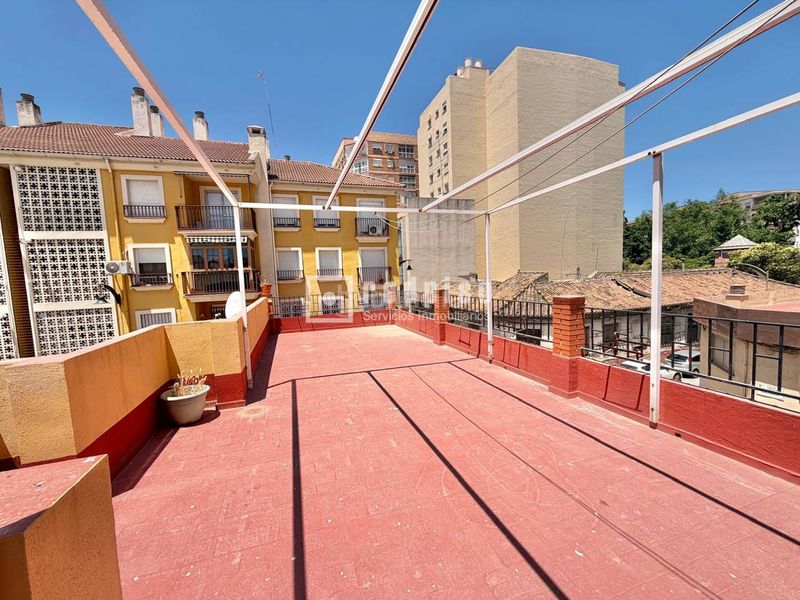 Foto 4040316f-fc16-46c3-a9da-84637a5d55bc. Casa amb aparcament a La Trinidad Málaga