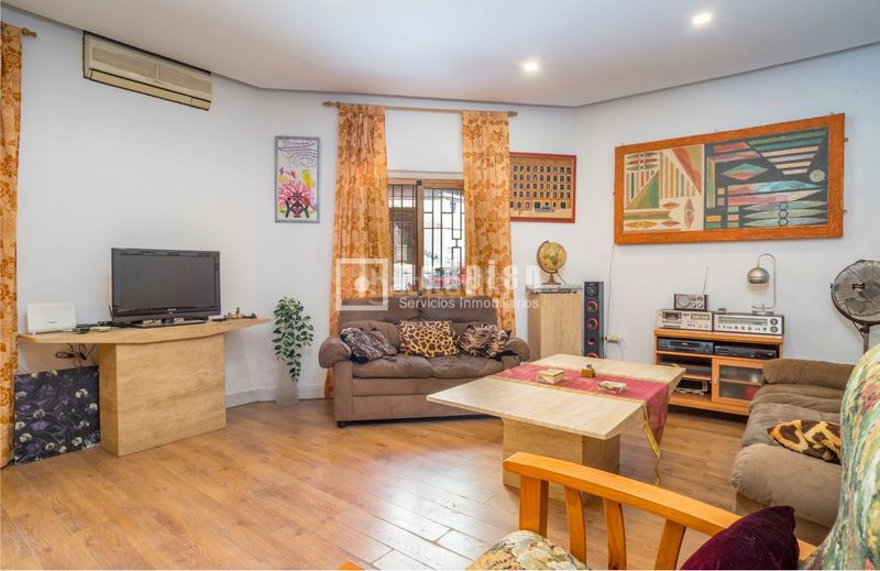 Foto 404a8fd1-faed-4d4c-b3d5-d846ac728bdb. Casa amb aparcament a La Trinidad Málaga
