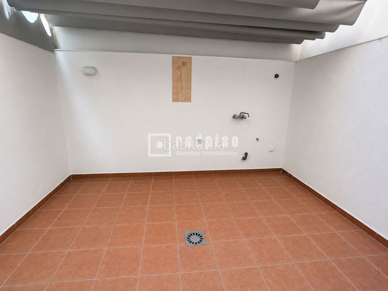Foto ce9f638a-90a9-4068-bd33-698ce73328b3. Pis a estación de Cártama Cártama