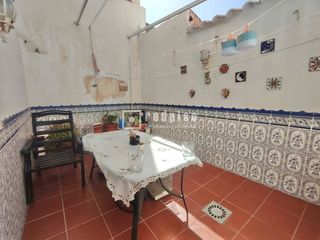 Flat  De martínez de la rosa. Vivienda de dos habitaciones en los castillejos.