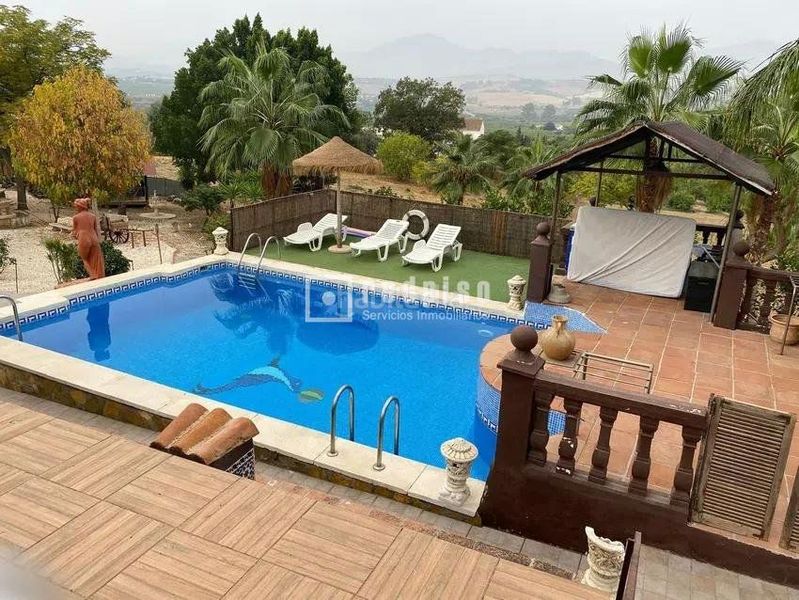 Foto 88fa8337-0b8e-458d-a21d-8e1e836d7825. Casa amb calefacció aparcament piscina a Pizarra