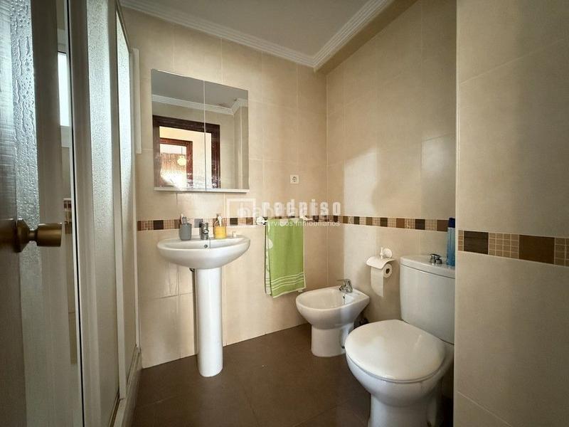 Foto 621f2914-593d-4575-a2b8-cd52d7b85d98. Piso  en una emblemática barriada, ven a verlo! en Málaga