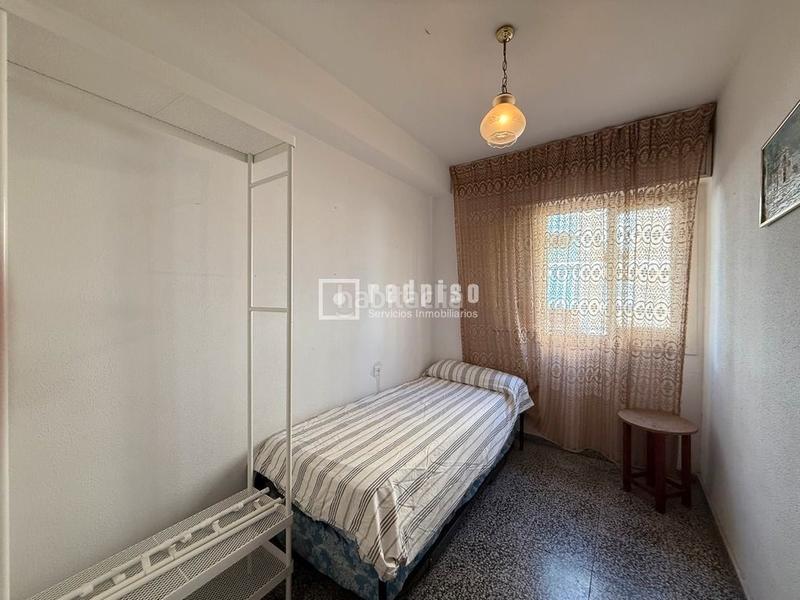 Foto f5d45b4e-a47c-4d0c-b6e6-c647a160c2a1. Piso  en una emblemática barriada, ven a verlo! en Málaga
