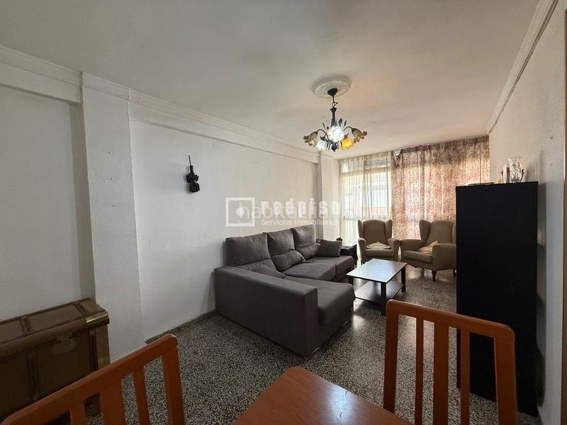 Foto fa9d1ea9-cd1d-4c0d-948e-ac1dd580b6c9. Piso  en una emblemática barriada, ven a verlo! en Málaga