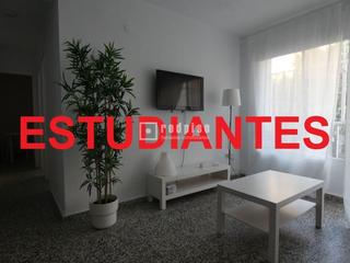 Location Appartement  Antonio gaudi. Piso de estudiantes en alquiler en avenida antonio gaudí  barrio