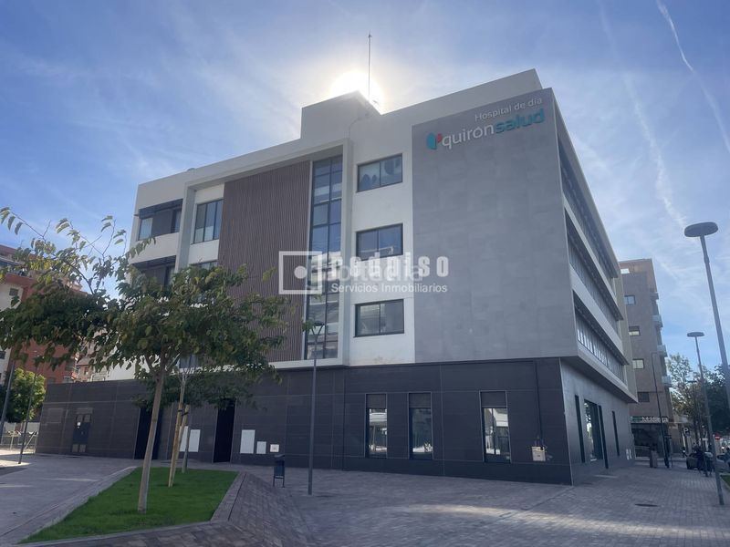 Foto fa57393e-ecf7-427e-b805-7b1c32e485a3. Pis amb aparcament piscina a Martín Carpena - Torre del Río Málaga