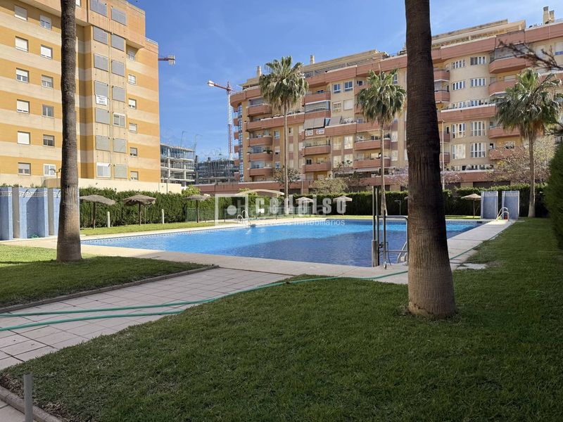 Foto 39fc4537-fafc-4576-b9dd-023a06c42b1a. Pis amb aparcament piscina a Martín Carpena - Torre del Río Málaga