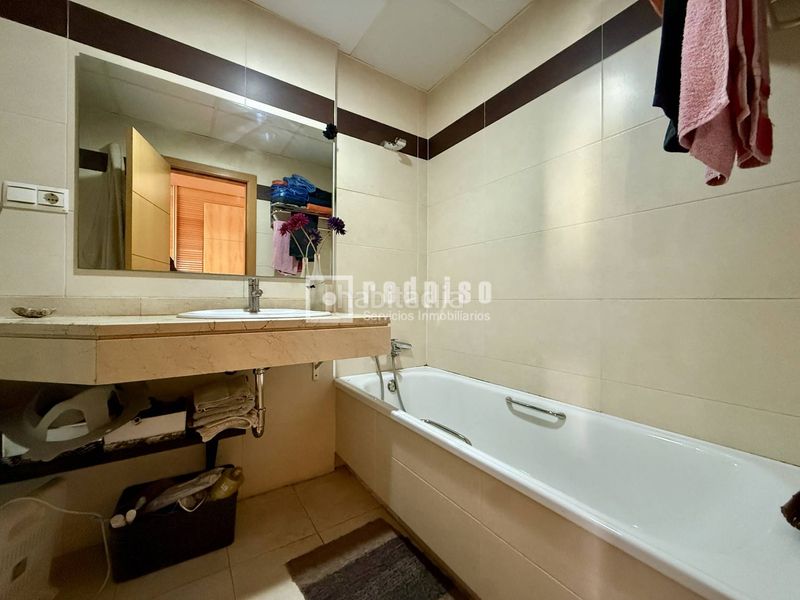 Foto a02b5004-2dbe-425c-9345-8f648f1a5a1c. Pis amb aparcament piscina a Martín Carpena - Torre del Río Málaga