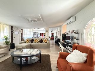 Chalet  De la bahía de málaga au40. Espectacular vivienda de 5 dormitorios con piscina, placas solar