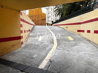 Aparcament cotxe a Perchel Sur - Plaza de Toros Vieja. Plaza de aparcamiento en venta  zona el perchel  amplia y muy bi