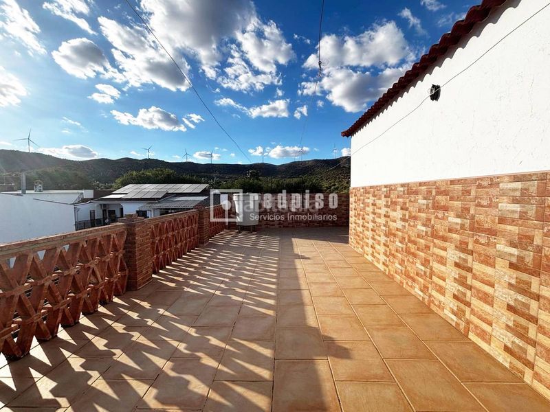 Foto 3d877087-c746-43f9-aec4-df5884c8288c. Casa amb aparcament a Sierra de Yeguas