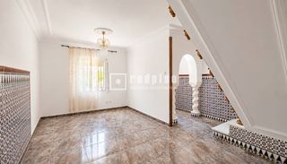 House in San Rafael. Casa adosada de 4 dormitorios con patio y terraza en ronda málag