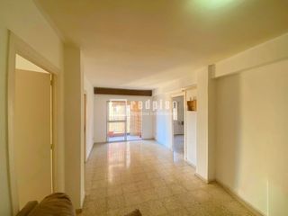 Pis  Nazaret. Piso de 3 dormitorios y 2 baños con orientación sur y gran poten
