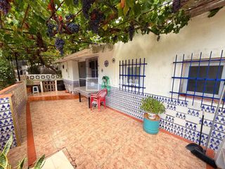 House in Casabermeja. Finca rústica de 1.590 m con dos viviendas independientes, azote