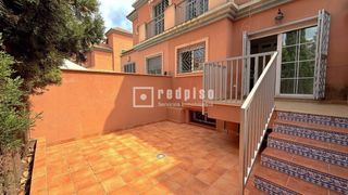 Lloguer Xalet  De juan antonio bardem. Chalet adosado de 5 dormitorios con patios, terraza, garaje y pi