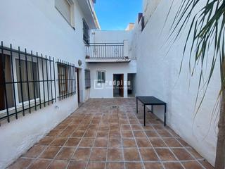 Piso en Mangas Verdes - Las Flores - Parque del Sur. Piso de 3 dormitorios con patio y terreza ubicado en la barriada