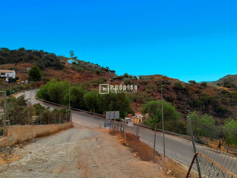 Foto 565cf794-ac55-4bdd-9da4-66c3443c543b. Terreno residencial solar urbano , málaga ideal para construir tu hogar soñado a solo 40 minutos de la capital en Riogordo