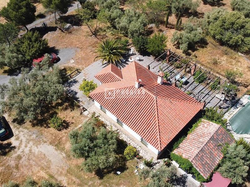 Foto a25e3e0a-363b-4602-9ff6-21fa92a79645. Chalet espectacular finca rústica de 25.000 m con casa, piscina, producción de olivos ubicada a pocos minutos , málaga en Colmenar