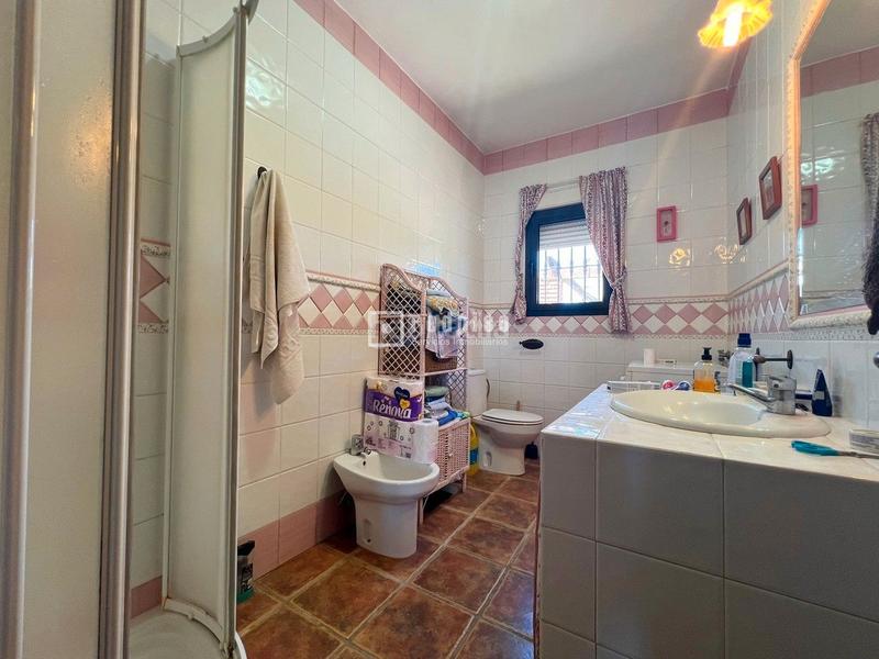 Foto e35c9b65-1c4f-4a56-ba0d-d1f2e782aebf. Chalet espectacular finca rústica de 25.000 m con casa, piscina, producción de olivos ubicada a pocos minutos , málaga en Colmenar