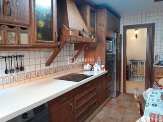 Pis  Miguel fernández alcauza. Acogedor piso de 4 dormitorios  recinto cerrado con piscina y pl