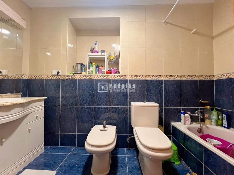 Foto f913f25f-9b43-479e-978b-05a8a19a7759. Piso espacioso piso de 3 dormitorios a la venta perfecta oportunidad para inversores actualmente alquilado con contrato de 510 mensu en Málaga