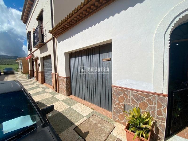 Foto 9659b899-b3c3-460d-802b-757f71f090e5. Haus mit parking in Villanueva del Trabuco
