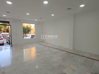 Location Local commercial  Alcalde joaquín quiles. Redpiso alquila en exclusiva  local comercial reformado en jardí