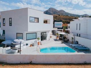 Xalet  Pintor sánchez cotan. Chalet de lujo con vistas panorámicas al mar  piscina y jardín